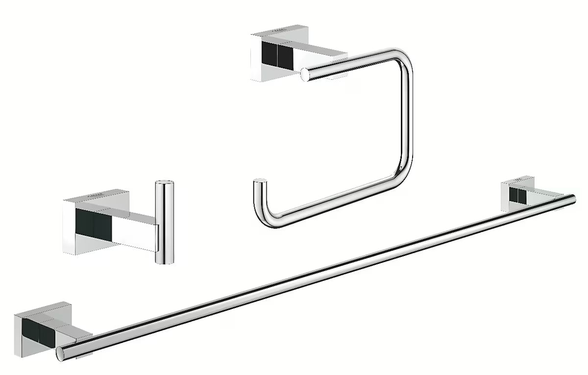 Chromová sada koupelnových doplňků Grohe Essentials Cube s háčkem, držákem WC papíru a držákem ručníků.