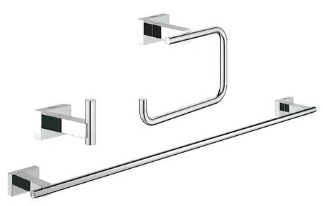 Chromová sada koupelnových doplňků Grohe Essentials Cube s háčkem, držákem WC papíru a držákem ručníků.