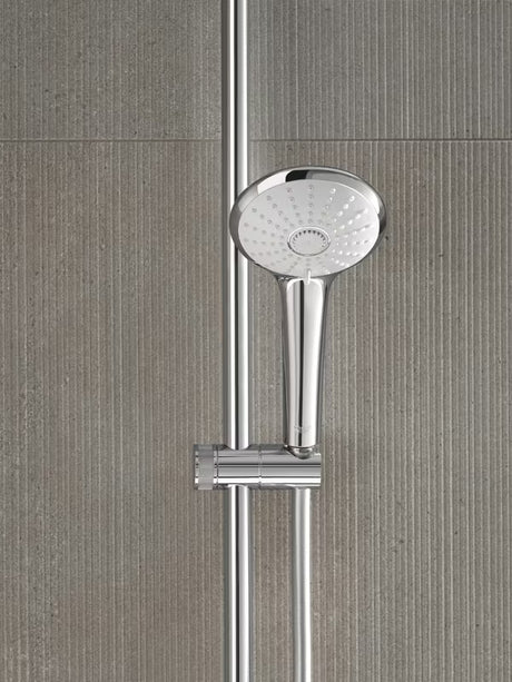 Ruční sprcha Grohe Euphoria 110 Massage v chromu s bílým sprchovým diskem a třemi režimy proudu.