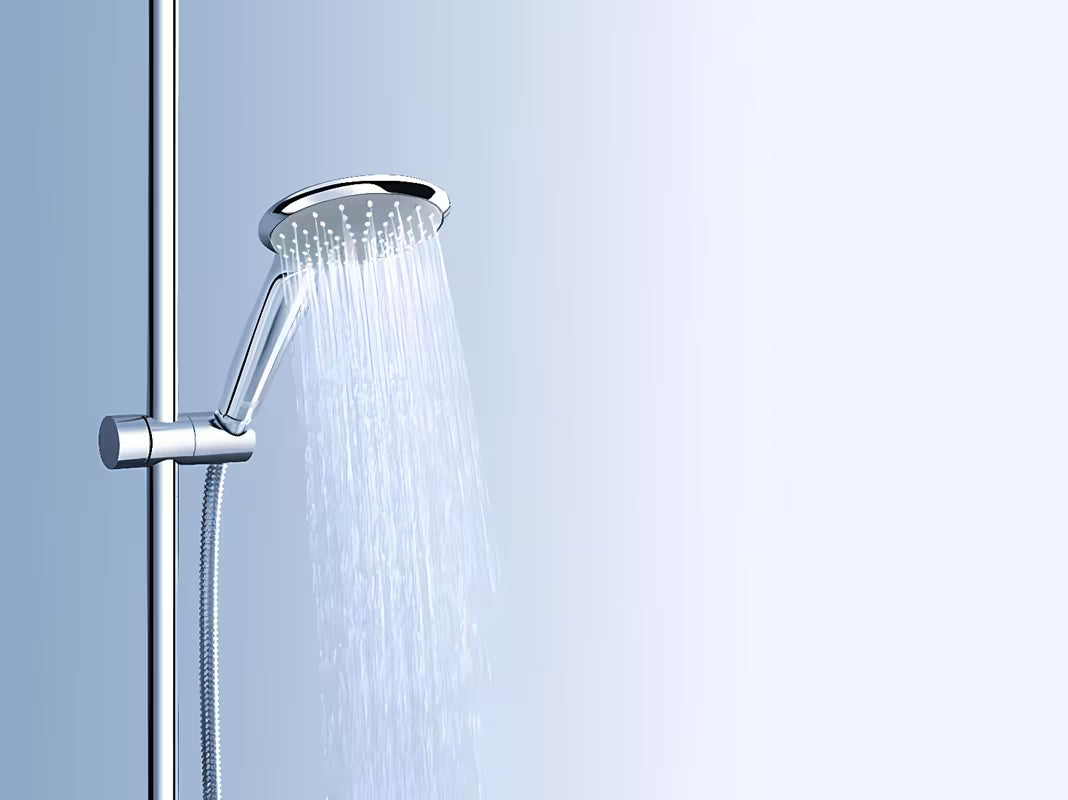 Sprchový set Grohe Euphoria 110 Duo v chromu s ruční sprchou, sprchovou tyčí, hadicí a poličkou EasyReach.