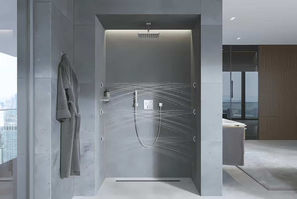 Pevný chromový držák sprchy Grohe Euphoria Cube v hranatém designu.