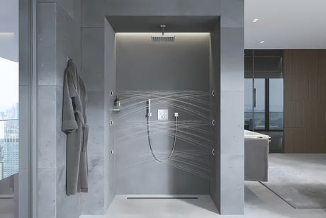 Pevný chromový držák sprchy Grohe Euphoria Cube v hranatém designu.