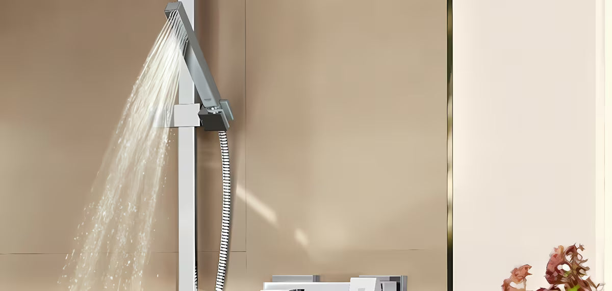 Vanový set Grohe Euphoria Cube v chromu s ruční sprchou, držákem a sprchovou hadicí Silverflex 1 250 mm.