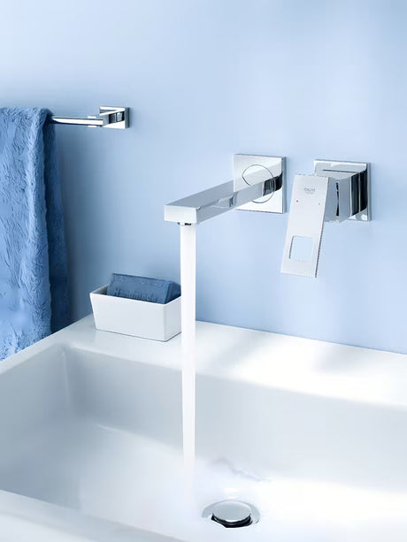Chromová podomítková umyvadlová baterie Grohe Eurocube v hranatém designu
