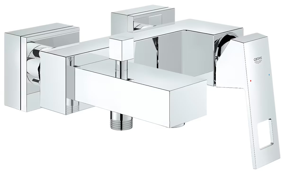 Páková nástěnná vanová baterie Grohe Eurocube v chromovém provedení s přepínačem pro sprchu a napouštění vany.