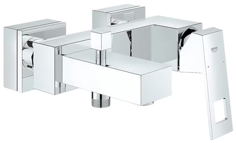Páková nástěnná vanová baterie Grohe Eurocube v chromovém provedení s přepínačem pro sprchu a napouštění vany.