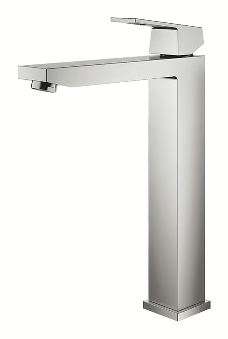 Vysoká umyvadlová baterie Grohe Eurocube v provedení supersteel pro volně stojící umyvadlo.