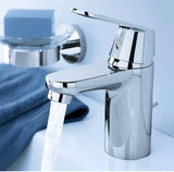Chromová umyvadlová baterie Grohe Eurosmart Cosmopolitan s pákovým ovládáním a úsporným perlátorem