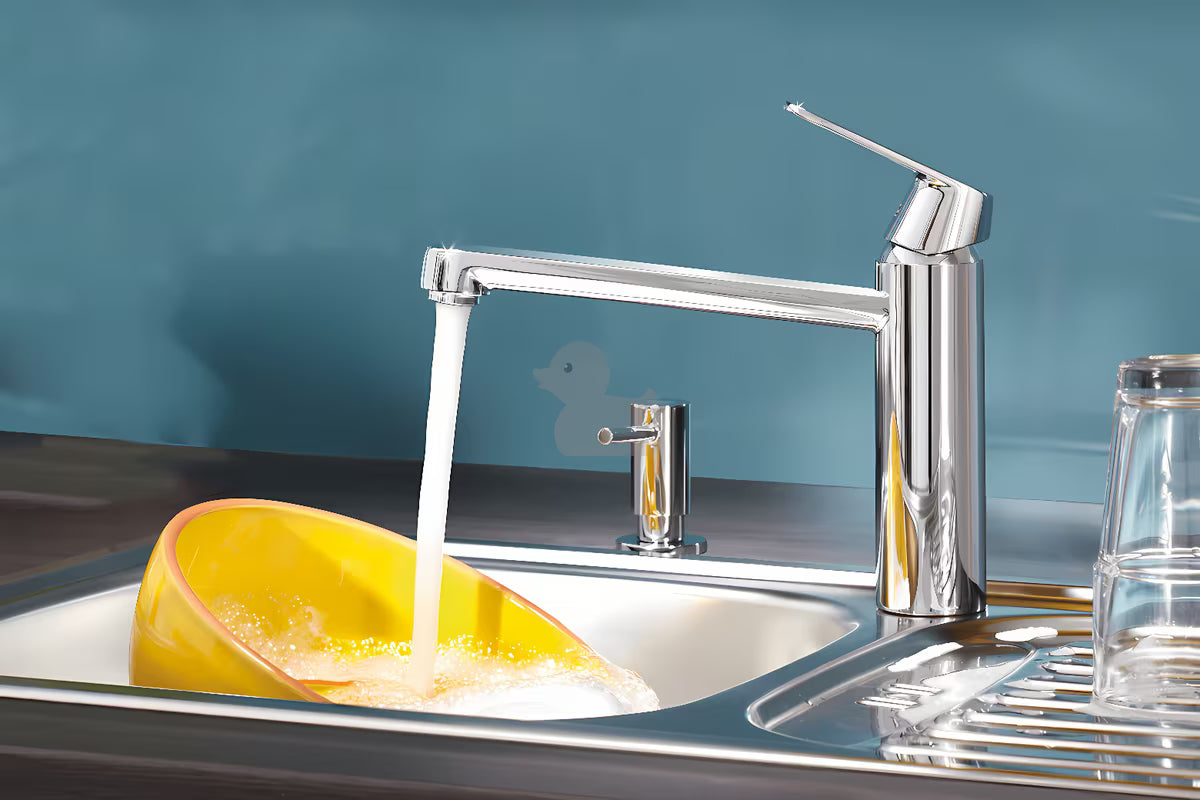 Chromová dřezová baterie Grohe Eurosmart Cosmopolitan se středně vysokou otočnou výpustí