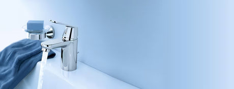 Chromová umyvadlová baterie Grohe Eurosmart Cosmopolitan s pákovým ovládáním a výpustí