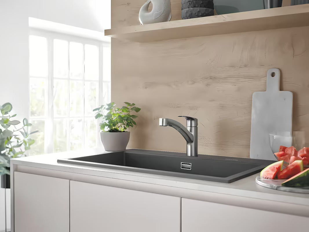 Svirtinis stovintis virtuvinis maišytuvas Grohe Eurosmart New supersteel spalvos su pasukamu snapu.