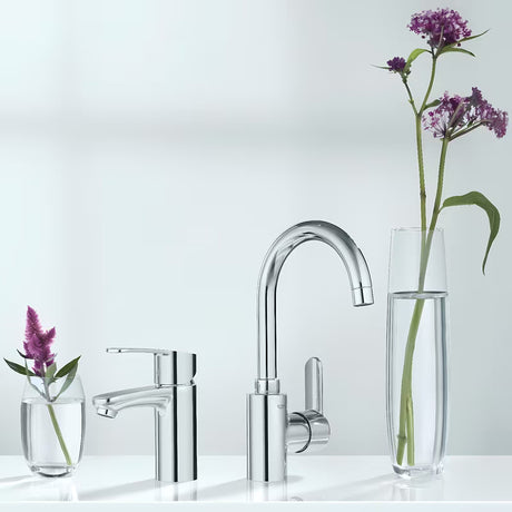 Chromová umyvadlová baterie Grohe Eurostyle Cosmopolitan s pákovým ovládáním a úspornou technologií EcoJoy.