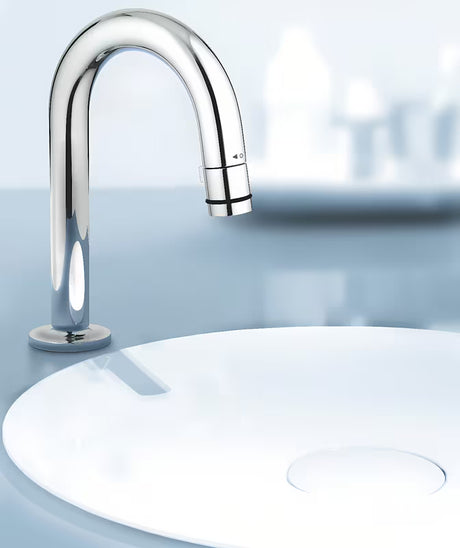Chromový umyvadlový ventil Grohe Universal s výpustí ve tvaru C a funkcí start/stop