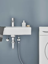 Rohový ventil Grohe pro nástěnnou instalaci se zpětnou klapkou a kovovou rozetou.