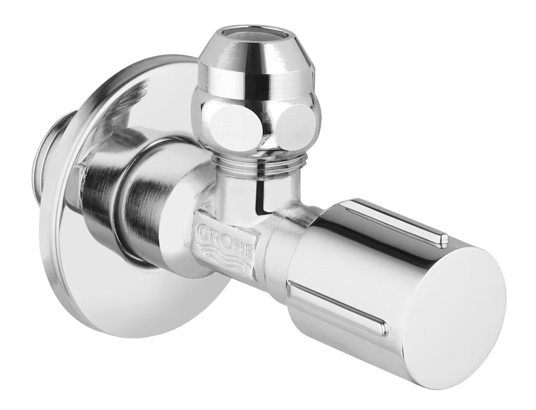 Rohový ventil Grohe v provedení chrome s kovovou rozetou a ergonomickou kovovou rukojetí.