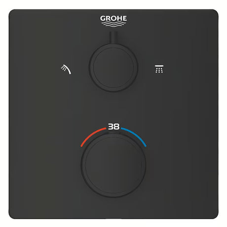 Matně černá podomítková termostatická sprchová baterie Grohe Grohtherm s hranatým ovládáním.