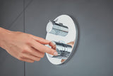 Podomítková termostatická sprchová baterie Grohe Grohtherm v chromovém provedení pro hlavovou i ruční sprchu.