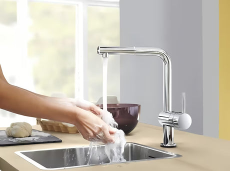 Chromová dřezová baterie Grohe Minta s vysokou L výpustí a vytahovací sprškou