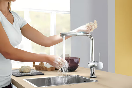 Chromová senzorová dřezová baterie Grohe Minta Touch s otočnou L-výpustí a vytahovacím perlátorem