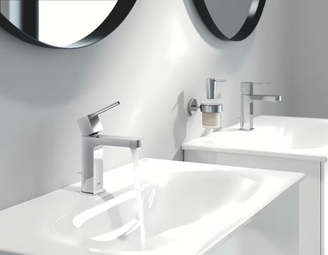 Chromová páková umyvadlová baterie Grohe Plus s výpustí a úsporným průtokem 5,7 l/min