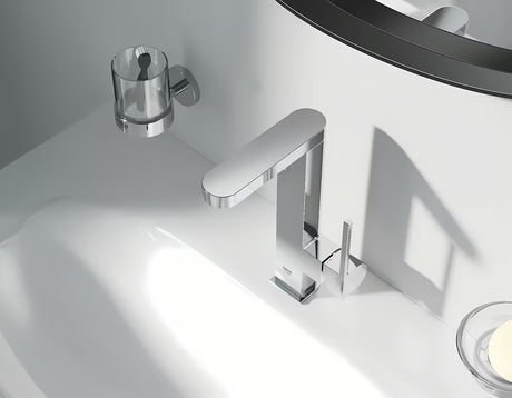 Chromová umyvadlová baterie Grohe Plus s vysokým výtokem, otočnou výpustí a pákovým ovládáním