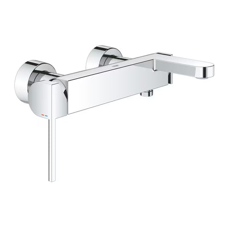 Nástěnná páková vanová baterie Grohe Plus v chromovém provedení s automatickým přepínáním vana sprcha.