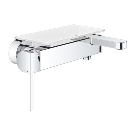 Nástěnná páková vanová baterie Grohe Plus v chromovém provedení s automatickým přepínáním vana sprcha.