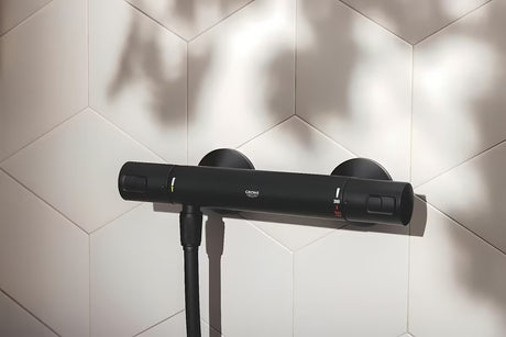Termostatická nástěnná sprchová baterie Grohe Precision Start v černé matné barvě