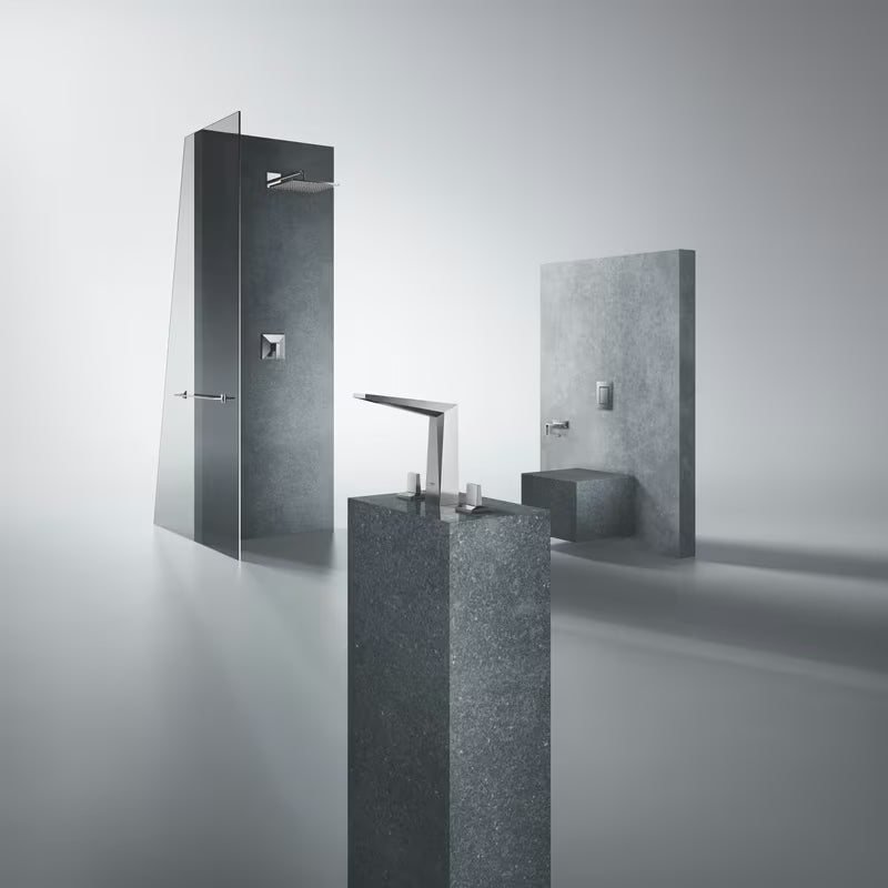 Hlavová sprcha Grohe Rainshower 310 Mono Cube s nástěnným sprchovým ramenem v provedení supersteel.