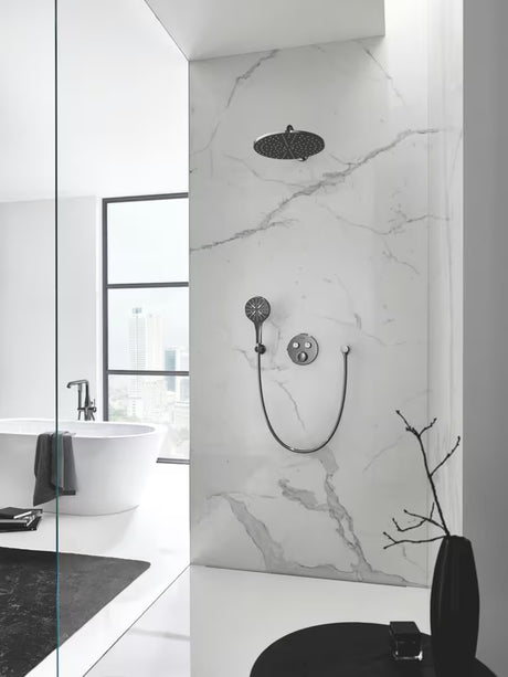 Pevný nástěnný držák ruční sprchy Grohe Rainshower neutral s kruhovou rozetkou v povrchu Hard Graphite.
