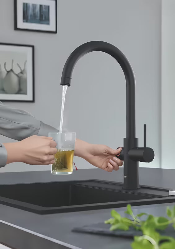 Grohe Red Duo dřezová baterie ve velvet black s dotykovým ovládáním vařící vody a vysokou C výpustí