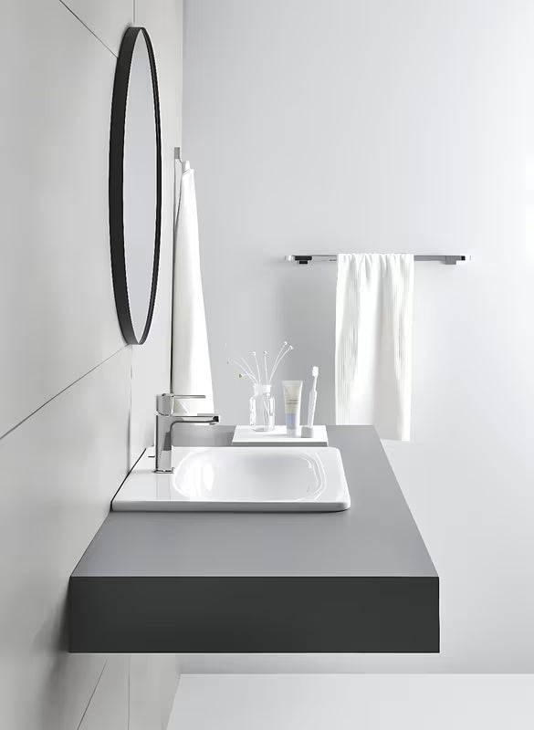 Chromový háček na župan Grohe Selection se skrytým upevněním a odolným povrchem Grohe StarLight.
