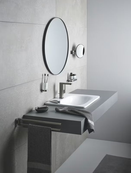Dvojitý otočný držák ručníků Grohe Selection v provedení kartáčovaný hard graphite se skrytým upevněním.