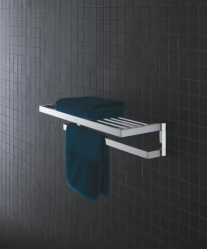 Chromový držák ručníků Grohe Selection Cube s tyčí a horní policí pro uložení ručníků