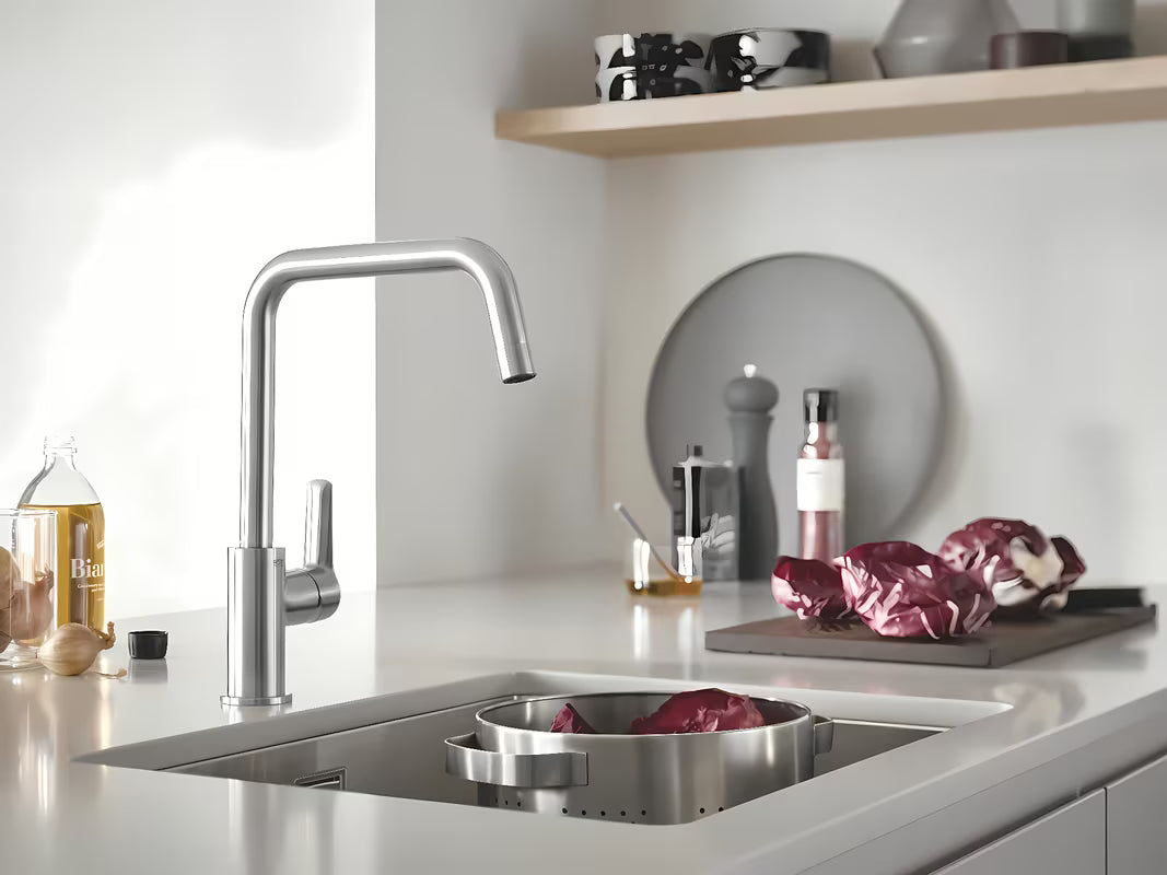 Páková dřezová baterie Grohe Start s vysokou otočnou U výpustí v povrchu supersteel