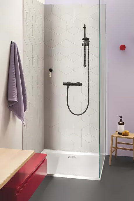 Chromový kovový háček Grohe Start Accessories se skrytým upevněním.