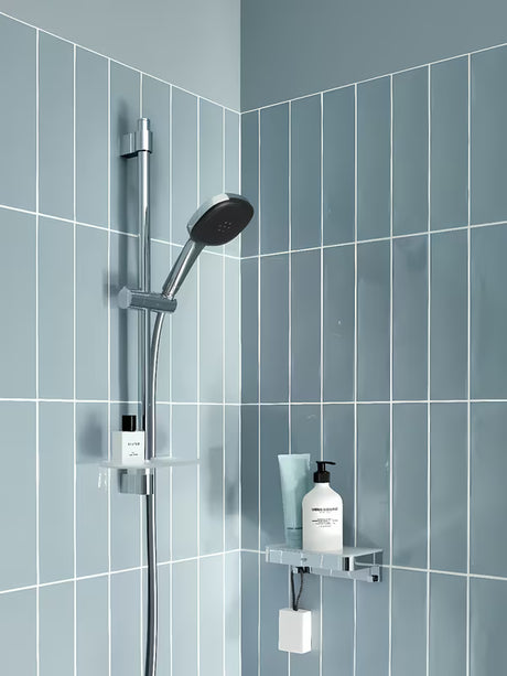 Grohe Vitalio Comfort chromový sprchový set s ruční sprchou, tyčí, hadicí a přihrádkou