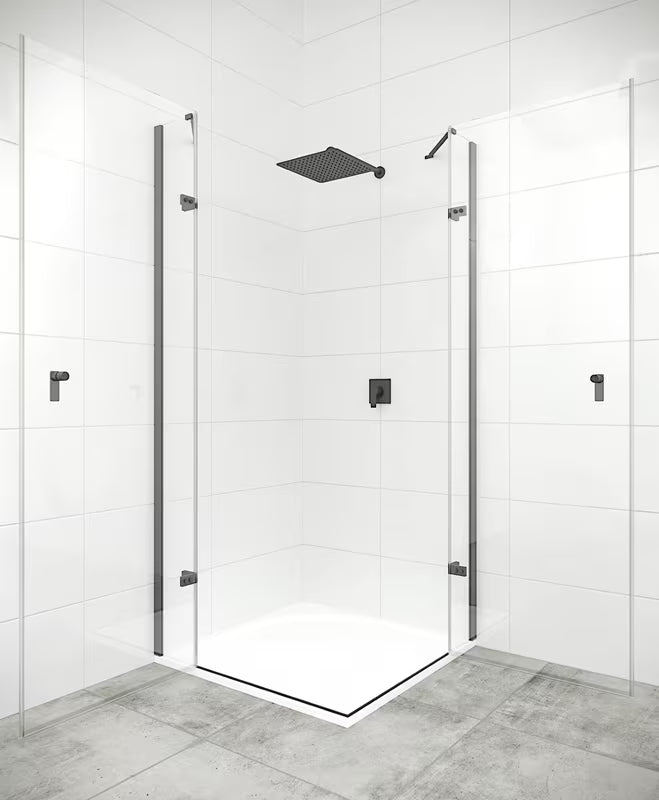 Čtvercový sprchový kout Hüppe Strike New 90x90 cm s čirým sklem a profily v matné černé barvě.