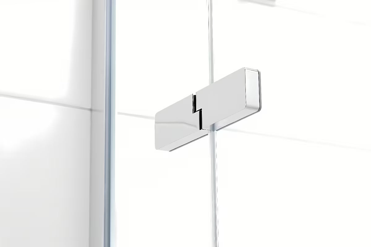 Bezrámové sprchové dveře Hüppe Strike New 80 cm s čirým sklem a lesklým chromovým profilem