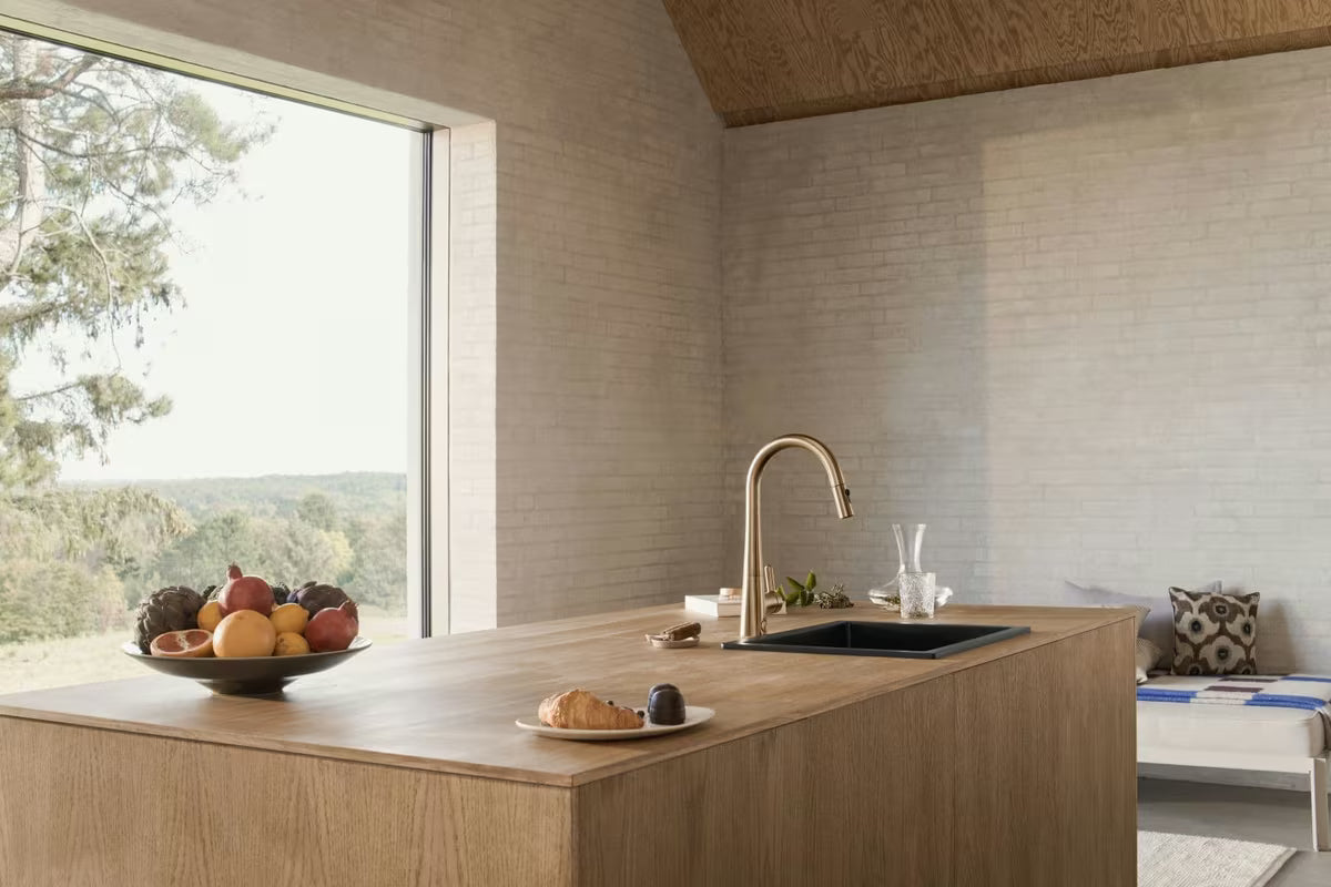 Dřezová baterie Hansa Designo s vytahovací sprškou v provedení broušený bronz