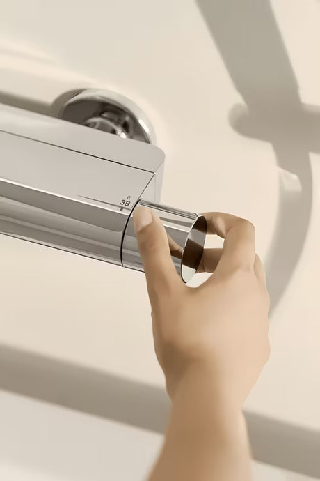 Termostatická nástěnná sprchová baterie Hansa Optima v lesklém chromu bez sprchového setu