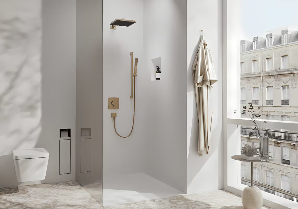 Kukica za ručnike hansgrohe addstoris u izvedbi brušena bronca pro za vješanje ručnika ili ogrtača.