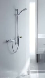 Sprchový set Hansgrohe Croma 100 Vario v provedení chrome s ruční sprchou, tyčí, hadicí a mýdlenkou.