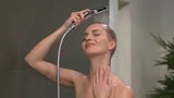 Ruční sprcha Hansgrohe Croma Select S v bílé a chromové barvě s proudem Rain a průměrem 110 mm.