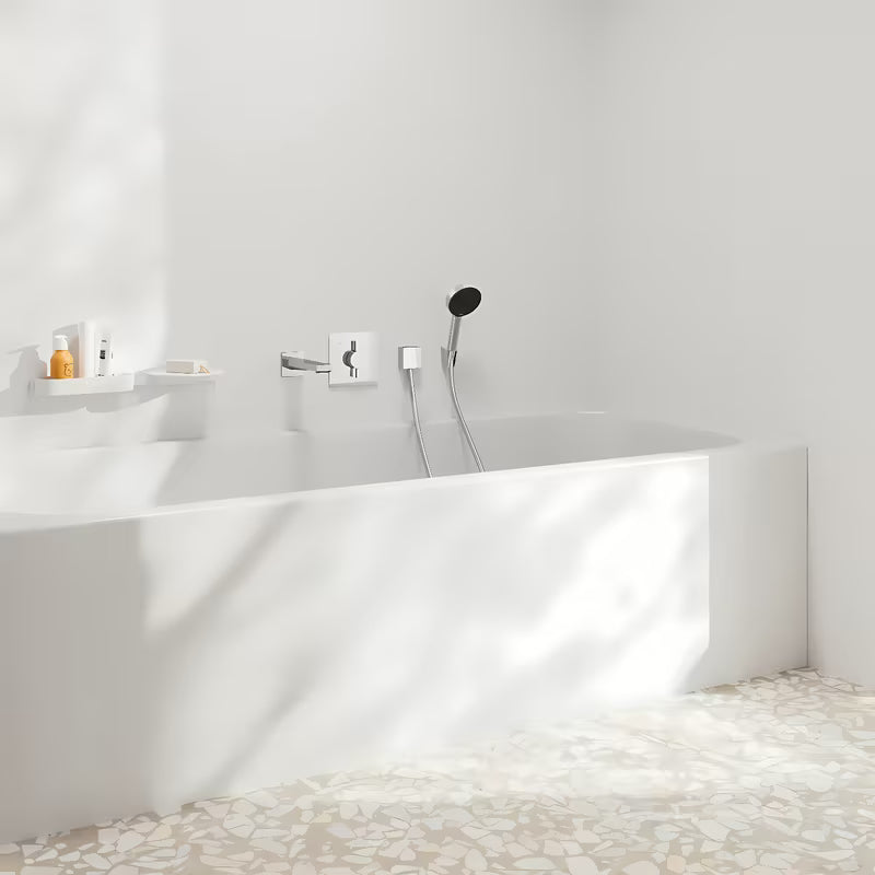 Podomítková sprchová baterie Hansgrohe DuoTurn E v chromovém provedení pro ovládání dvou spotřebičů.