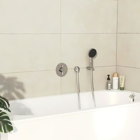Podomítková sprchová baterie hansgrohe DuoTurn S v chromovém provedení pro ovládání dvou spotřebičů.