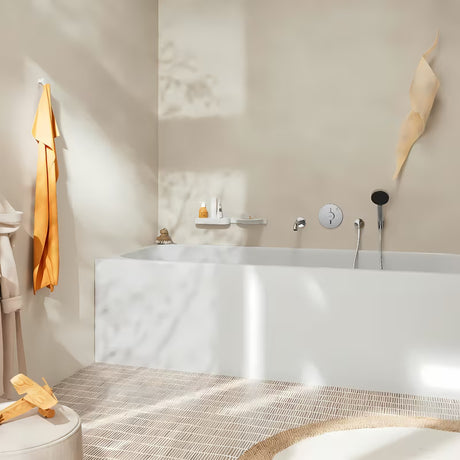 Podomítková sprchová baterie hansgrohe DuoTurn S v chromovém provedení pro ovládání dvou spotřebičů.