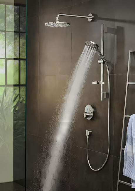 Ruční sprcha Hansgrohe Raindance Select S v chromu s tlačítkem Select a třemi typy proudu