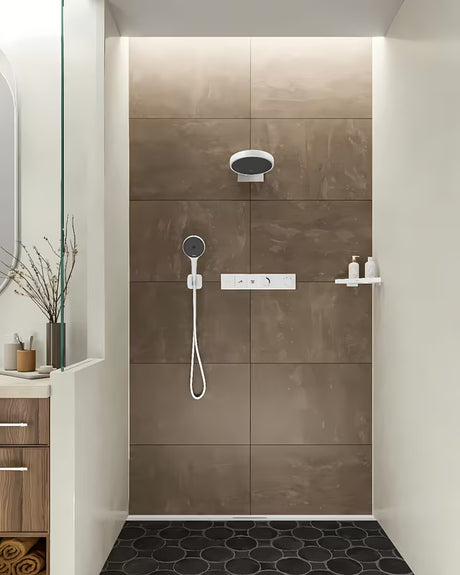 Ruční sprcha Hansgrohe Rainfinity 130 3jet v matně bílé s antracitovým sprchovým diskem