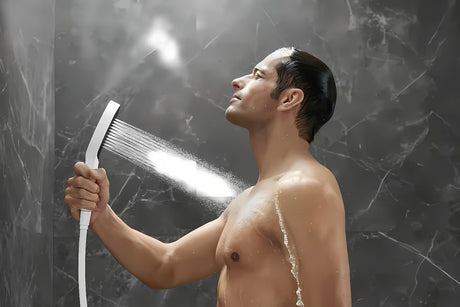 Ruční sprcha Hansgrohe Rainfinity 130 3jet v matně bílé s antracitovým sprchovým diskem